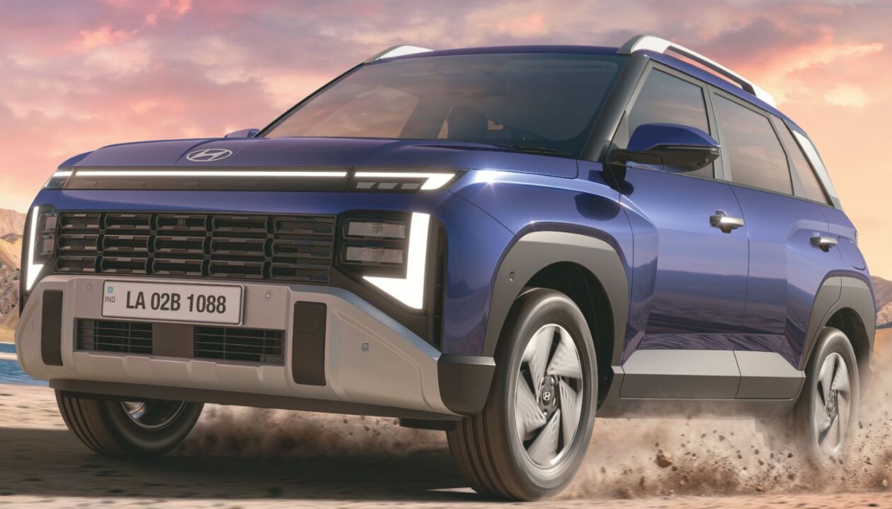 Hyundai-Venue-Crosses-1-Lakh-Bookings-HX8-Diesel-AT.jpg