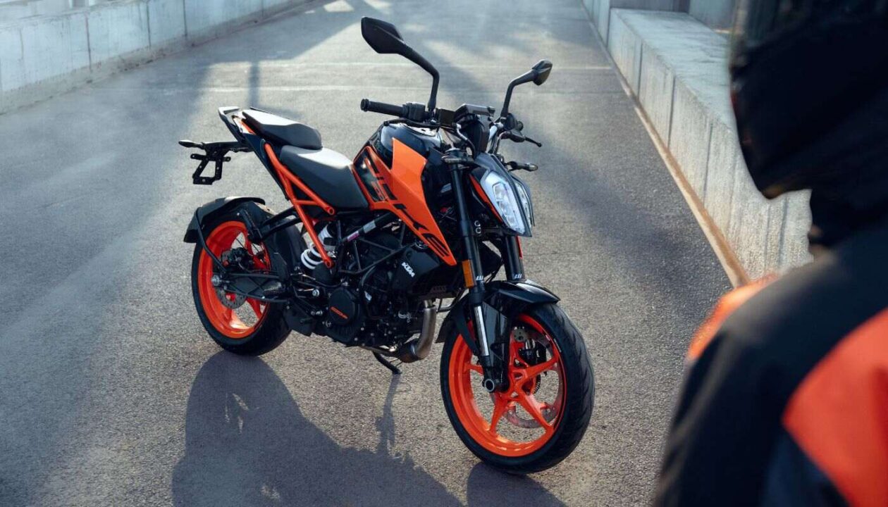2026 KTM 200 Duke 1